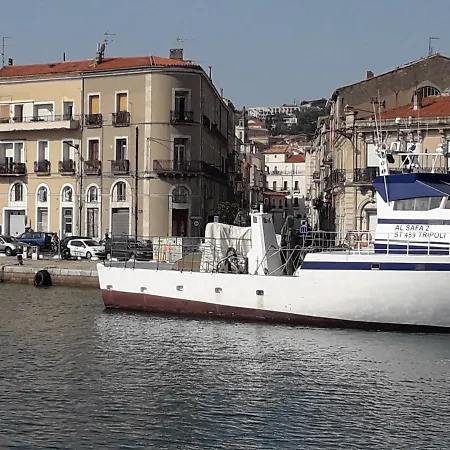 Avant Port Apartment